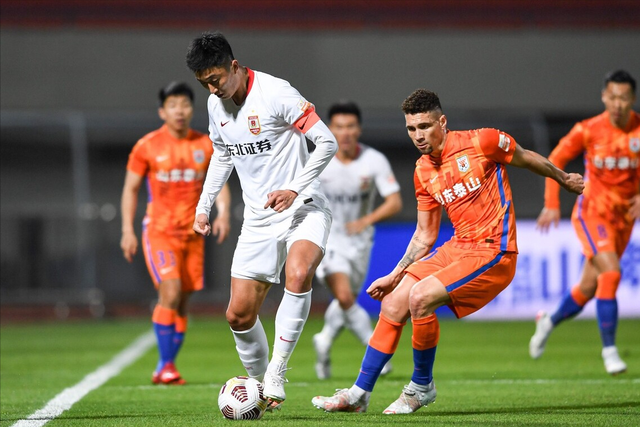 包含法兰克福转会期强势反弹，志在亚冠名次提升，话题不断，阵容厚度经受考验的词条爱游戏在线