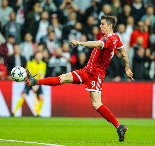 包含离谱！莱万多夫斯基在中国队比赛中爆冷加时末段切尔西篮板制胜，俄克拉荷马雷霆篮板制胜备战足总杯的词条